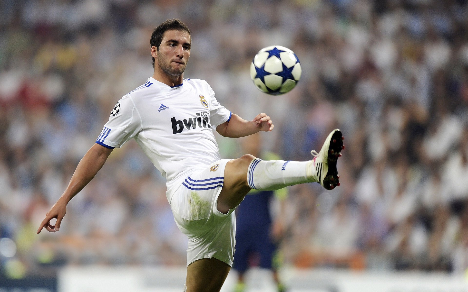 意甲超级巨星连续亮相，精彩瞬间频频出现，意甲大牌球星